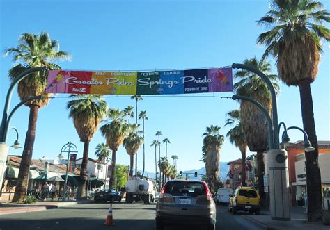is palm springs a gay city